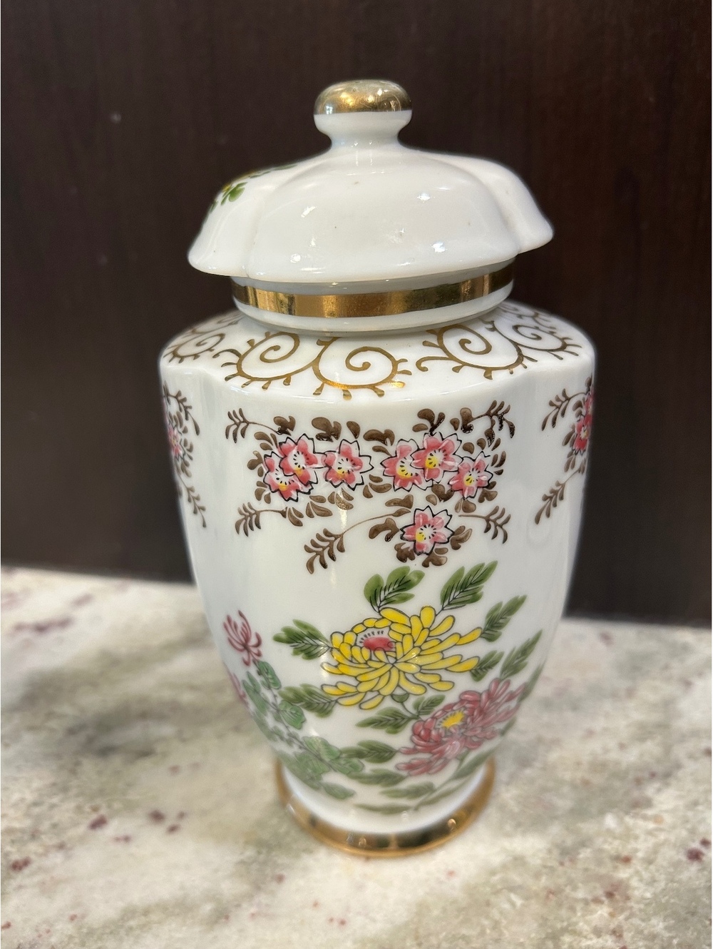 Saji Vintage Floral Porcelain Ginger Jar with Lid